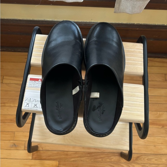Universal Thread Black Mules - Picture 2 of 3